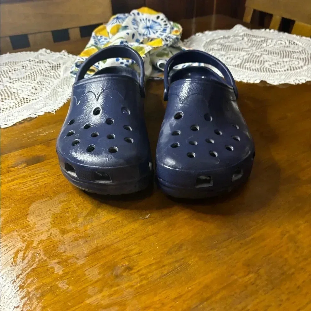 Crocs classic unisex clog shoes.